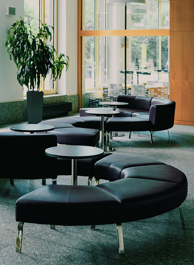 half-img-csp1-foyer-right
